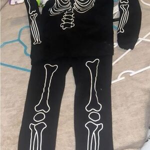 💙 3 for $20. Kids 4t pajama set Halloween skeleton Pajama Set gap kids 4t pjs